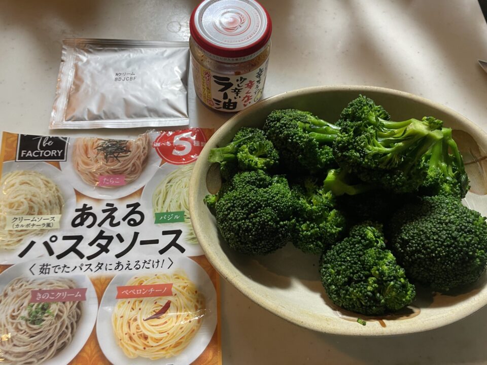 食材:ブロッコリー、チーズ、パスタソース