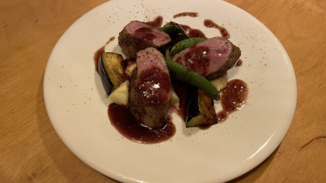 Pegliの鴨胸肉の炭火焼き